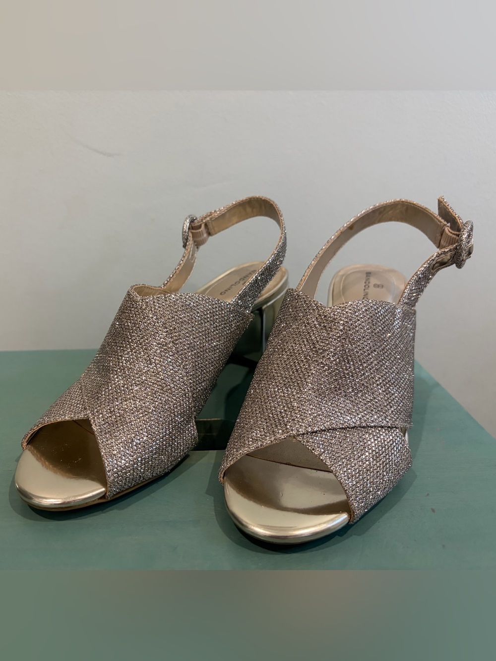 Sparkle silver-gold tone Peep-Toe Slingback Heels Bandolino 7 Block Heel sandal